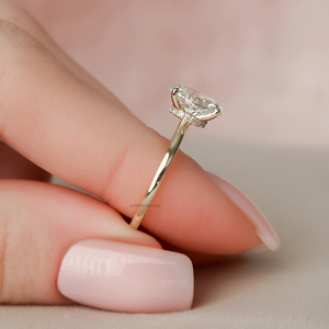 Fabriqué à la main 2.50 Ct ovale Moissanite diamant allongé glace concassée pierre taillée sertie en or blanc bague de fiançailles intemporelle pour les femmes - Product Image 3