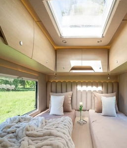 Caravana de Lujo para Viajes y Uso al Aire Libre - Product Image 1