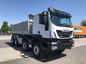 Camión Volquete Usado 2022 de Servicio Pesado 84, Motor Diésel Euro 6 de 500HP, Transmisión Automática, Volante a la Izquierda, Construcción Robusta 8x4 - Product Image 2