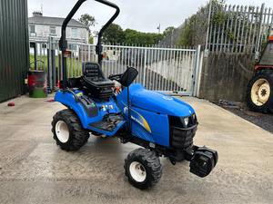 Tractor compacto New Hollandss TZ24D 4wd en estado absolutamente impecable solo 192 horas genuinas - Product Image 2