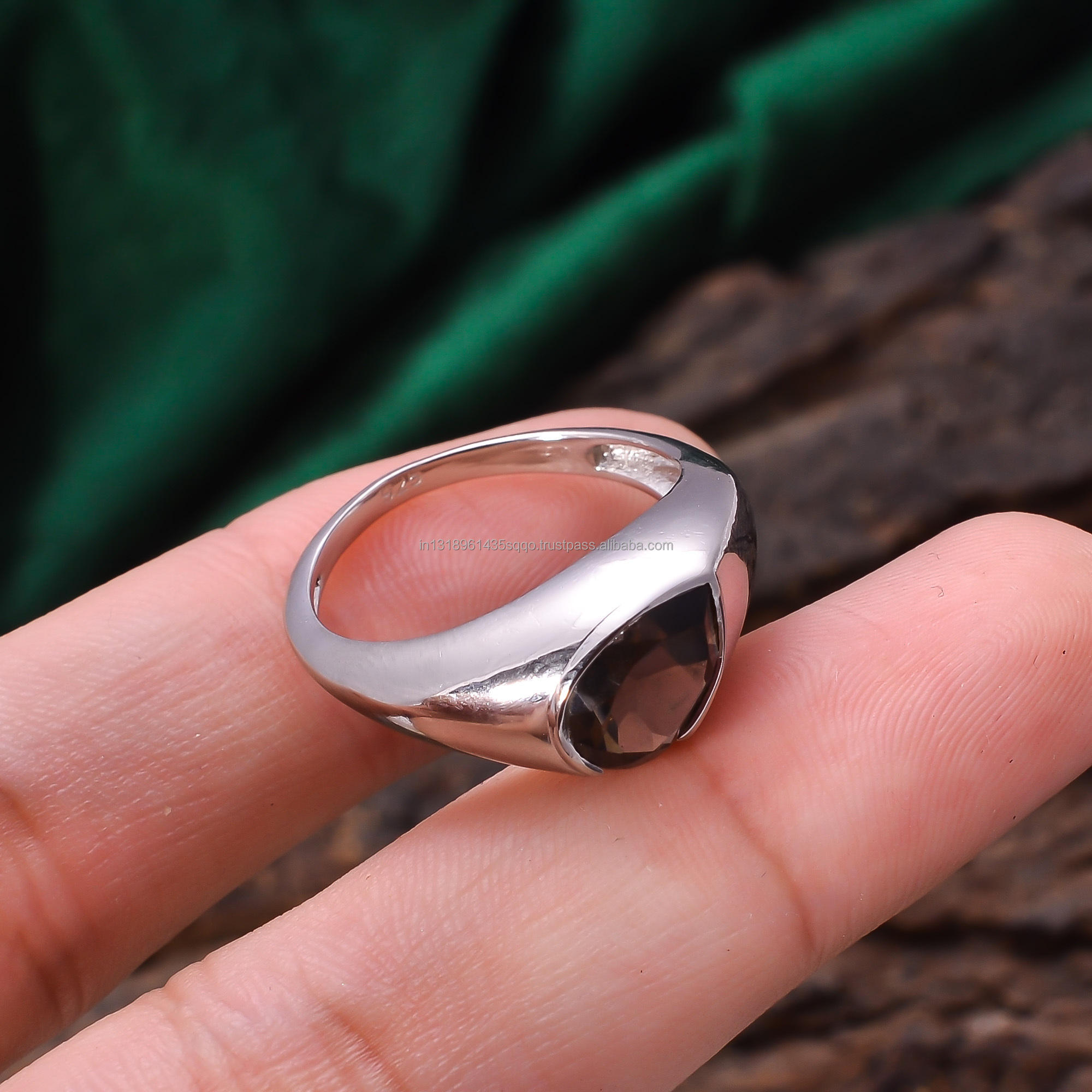 สีน้ำตาล