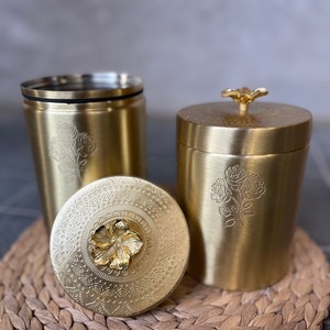 ชุดกระปุกเก็บของโลหะสลักลายทอง ดีไซน์ทันสมัย รูปทรงกระบอก ฝาปิดมีลวดลายดอกไม้ ราคาขายส่ง - Product Image 6