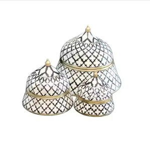 Plat de service buffet en laiton antique avec forme de casserole ronde au design peint pour une présentation des aliments élégante et une marmite - Product Image 2