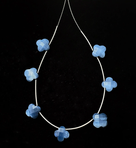Perles de fleurs en opale bleue naturelle, fleurs de pierres précieuses sculptées à la main pour boucles d'oreilles, colliers et fournitures de bijoux de bricolage - Product Image 3