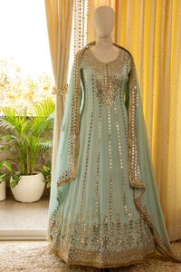 Salwar Kameez de Estilo Contemporáneo con Bordado Gota para Mujer en Tela Premium, Ideal para Fiestas - Product Image 6