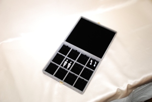 Caja de exhibición de joyería rectangular para solución de almacenamiento de pendientes con diseño elegante Edición del Día de San Valentín de Yongda - Product Image 4