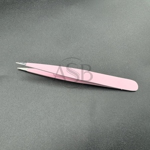 Pince à sourcils rose bébé souple avec logo personnalisé Embouts pointus inclinés en acier durable pour une mise en forme efficace des sourcils - Product Image 3