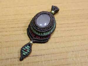 สร้อยคอมาคราเม่สไตล์วินเทจมาใหม่ล่าสุด ทำด้วยมือ ประดับด้วยหินโรสควอตซ์ทรงรี ขนาด 25 ถึง 30 มม. พร้อมสายสร้อย - Product Image 2