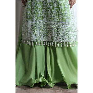 Conjunto de Traje de 3 Piezas Bordado para Mujer con Detalles en el Escote y Dupatta de Seda FE-52177 - Product Image 2