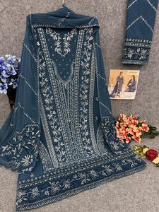 Traje paquistaní de calidad de exportación con trabajo de bordado pesado completo con encaje de trabajo de secuencia de 2 lados de 3mm disponible a precio mayorista - Product Image 6