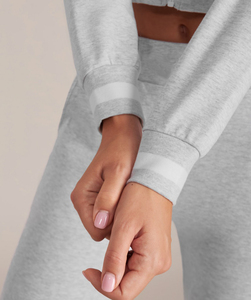 Venta al por mayor sudaderas con capucha de las mujeres Heather Grey Color 100% sudaderas con capucha de algodón logotipo personalizado mujeres recortadas sudaderas con capucha para las mujeres - Product Image 5