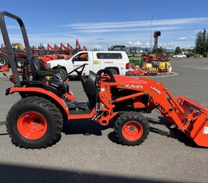 Tractor B2601HSD 2022 - 4WD, Motor de 25.5 HP y Bomba, Compacto y Potente, Alta Productividad - Product Image 1