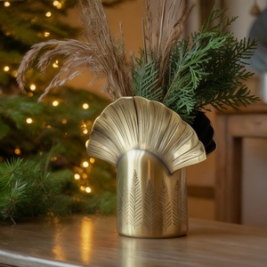 Handmade Modern Luxury Iron Vase Sculptural Fan Rim Leaf Texture Home Decor <b>Flower</b> Table Top Vase - Product Image 1