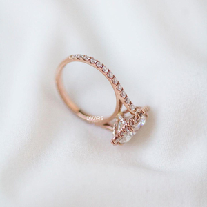 Bague de fiançailles vintage en diamant de laboratoire taille poire, clarté VVS, certifiée IGI, élégante et personnalisable en or blanc, jaune et rose - Product Image 2