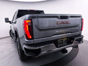 Sierra 2500HD SLT Crew Cab AWD 2024 Usada en Excelentes Condiciones - Product Image 3