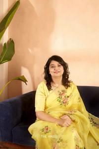 Sari de trabajo manual suave rico con estampado Floral de Color amarillo de moda especial de vacaciones con pieza de blusa a juego disponible para la venta - Product Image 2