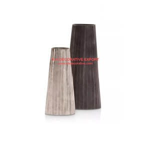 Florero Moderno Minimalista, Hecho a Mano en Aluminio Fundido, Nueva Generación, Centro de Mesa para Bodas, Venta Directa para Hogares de Lujo - Product Image 1