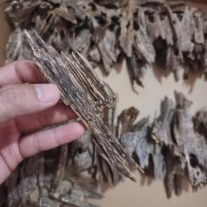 Bois d'agar pur de qualité supérieure (Oud Vietnam Chips) à un prix raisonnable pour les diffuseurs d'aromathérapie porte-encens - Product Image 2