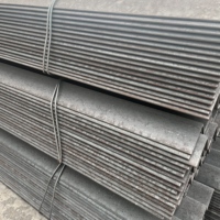 Baja Profil L Ukuran Khusus Hot Rolled Equal Angle Steel ASTM A36 Q235B MS untuk Konstruksi Tiang Komunikasi dan Rangka Grid