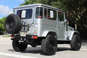 แลนด์ครุยเซอร์ รุ่นคลาสสิค ปี 1981 เครื่องยนต์ 1GR FE 4.0 ลิตร V6  แปลงเป็นระบบขับเคลื่อน 4 ล้อ สภาพสมบูรณ์ ใช้งานได้ดีเยี่ยม สะอาด ดีเยี่ยม พร้อมขาย ราคาดีที่สุด พร้อมส่งออก - Product Image 4