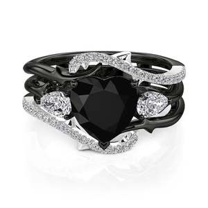 Ensemble de bagues de mode Jeulia Black Heart Thorns à trois pierres - Product Image 2