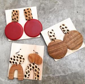 Pendientes de Madera y Resina de Primera Calidad, Pendientes de Gota en Forma de Media Luna con Forma Rectangular, Geométricos Multicolores, al Mejor Precio - Product Image 5