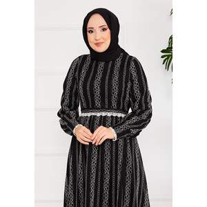 Robe hijab modeste ceinturée à taille détaillée en dentelle noire - Product Image 3