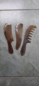 Peine de Cuerno Natural Premium de Dientes Anchos Antiestático para Cabello y Barba para Uso Profesional en Salón y en Casa - Product Image 4