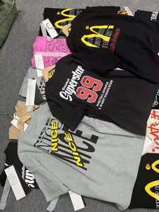 เสื้อยืดผ้าฝ้ายลำลองสำหรับผู้ชายและผู้หญิง แบรนด์สั่งทำ ขายส่งจากโรงงาน ล้างสต็อกปี 2025 แฟชั่น BD แพ็คเกจแบบคละแบบสุ่ม - Product Image 4