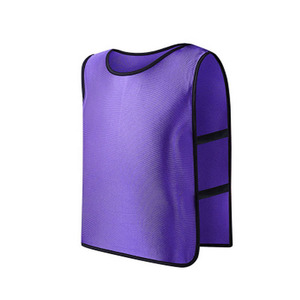 Maillot de football en polyester respirant personnalisé gilet d'entraînement bavoirs de football et pennies équipement d'entraînement en maille pour les joueurs de football - Product Image 4