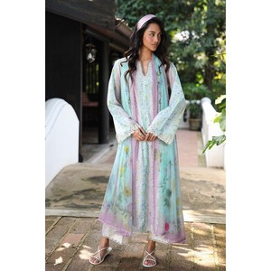 QALAMQAR Ensemble 3 pièces style bohème collection printemps/été : chemise en mousseline imprimée et brodée avec dupatta en soie et pantalon - BIC-042 - Product Image 6