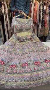 ชุดแต่งงานที่สวยงามปักเลื่อมทำงาน lehenga กับกระป๋องและชั้นผ้าใบ - Product Image 6