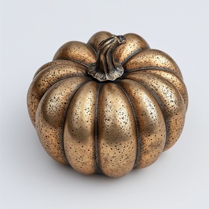 Grande sculpture de citrouille en aluminium avec vernis antique, fabriquée à la main pour apporter un charme festif dans la décoration de luxe d'Halloween - Product Image 5