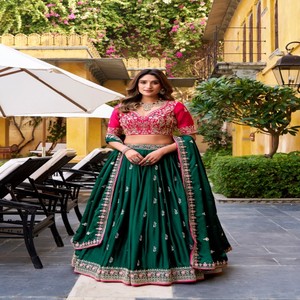 Conjunto de Lehenga Choli de Seda VASTRA COTTAGE con Lentejuelas, Bordado con Hilo, Lehenga Cosida con Dupatta, Ropa de Diseñador para Bodas - Product Image 3