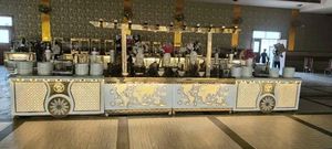 Comptoir de restauration en bois de qualité supérieure Présentoir de buffet personnalisable, durable et élégant pour hôtels - Product Image 3