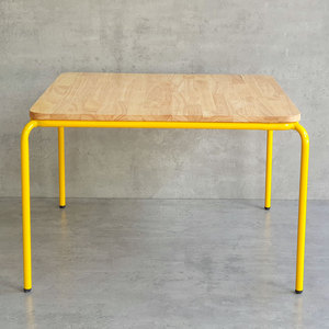 Mesa Cuadrada Minimalista de 70x70cm para Jardín de Niños KGD025, Diseño Moderno con Tablero de Madera y Patas de Hierro con Recubrimiento en Polvo para Uso Escolar - Product Image 3