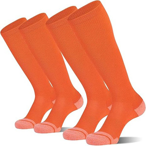 Gran oferta, diseñador personalizado, logotipo bordado, moda deportiva, equipo alto, calcetines finos de algodón para hombres, hechos por Dress Sports - Product Image 1