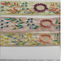 Bordado floral hecho a medida en tres formas de color en diseños étnicos para diversos fines en una pulgada y media de ancho. - Product Image 1