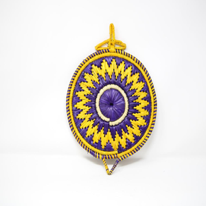 Superbe plaque murale décorative en herbe Moonj à motifs violets et jaunes avec un design central complexe, disponible en gros - Product Image 1