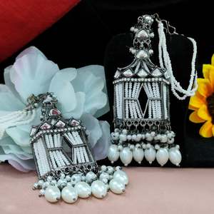 ต่างหูโลหะสีดำมีสารออกซิไดส์แบบโบราณคล้ายกับรูปลักษณ์ที่สมบูรณ์แบบสำหรับทั้งแบบดั้งเดิมและแบบร่วมสมัย - Product Image 2