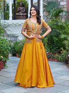 Ensemble Lehenga Choli et Koti en Vichitra Naturel Pur, Longueur au Sol, avec Broderie pour les Fêtes, Style Indo-Occidental - Product Image 3