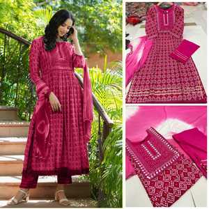 Pantalon Kurti en rayonne de coton imprimé indien de couleur étonnante avec Dupatta avec broderie en dentelle Fabricant d'Inde - Product Image 2