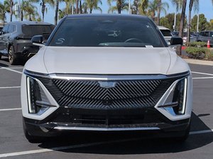 Cadillac LYRIQ 2025 d'occasion, propre, luxe, électrique, transmission intégrale - Product Image 2