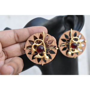 Bijoux en bois treanding fait à la main en laiton plaqué or pierre en bois boucles d'oreilles ethniques pour les filles et les femmes - Product Image 6