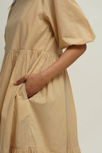 Vestido Maxi Informal Lavable Ecológico de Alta Calidad, Color Beige Arena, con Bolsillos, Diseño en Capas, Mangas Largas - Product Image 6