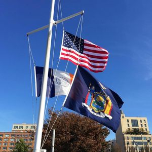 TOPFLAGS Drapeau de l'État de New York 3x5, robuste, brodé, pour extérieur, avec 2 œillets en laiton et rayures cousues - Product Image 6