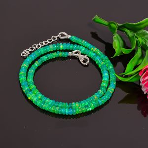 Collier d'opale éthiopienne de feu vert naturel, collier d'opale de perles, bijoux d'opale de feu, collier délicat, cadeau de collier pour elle - Product Image 1