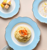 Assiettes de présentation en porcelaine céramique, ensembles de vaisselle, bordure élégante colorée, rebord ondulé doré, texture sous-glaçure lisse, durables, sans BPA
