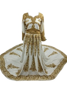 Belle robe pakistanaise blanche robe lourde tenue de mariage brodée à la main couleur personnalisable vêtements indiens et pakistanais - Product Image 1