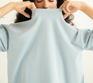 T-shirts décontractés pour femmes de haute qualité, en coton, respirants, à séchage rapide, à manches courtes, avec logo personnalisé en gros - Product Image 5
